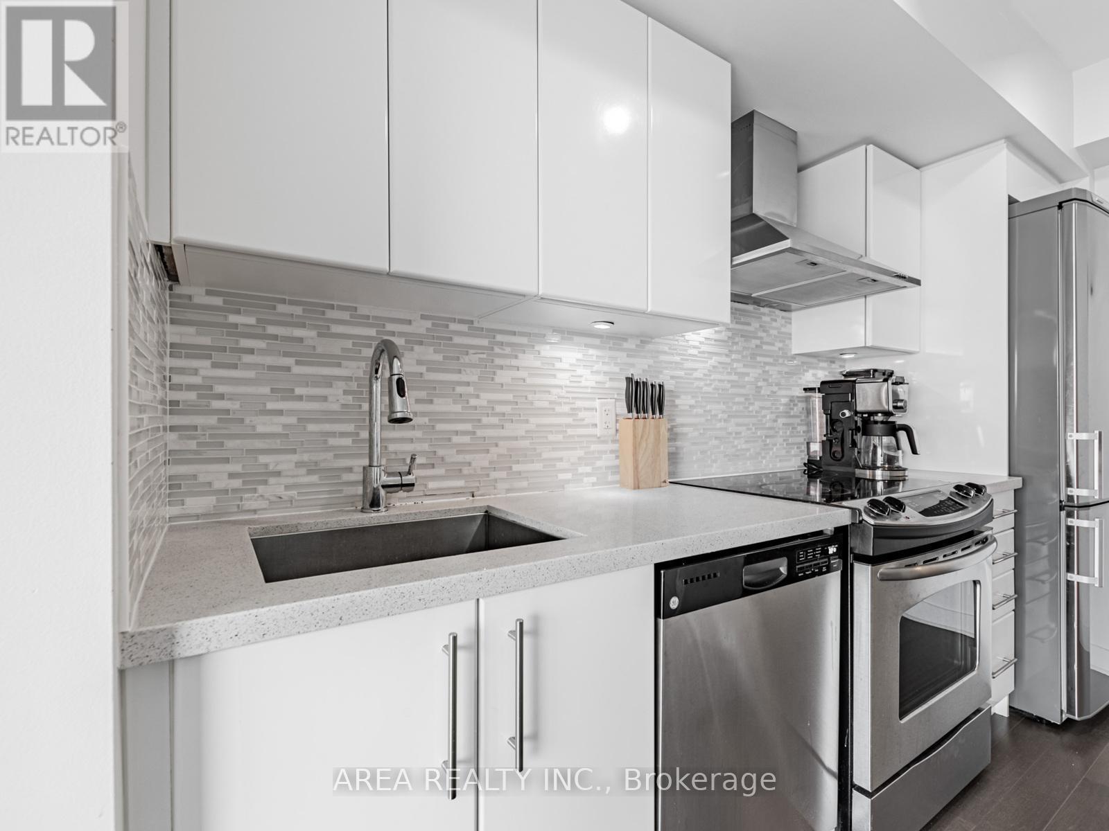2001 - 58 Orchard View Boulevard, Toronto, ON - Indoor Photo Showing Kitchen With Upgraded Kitchen