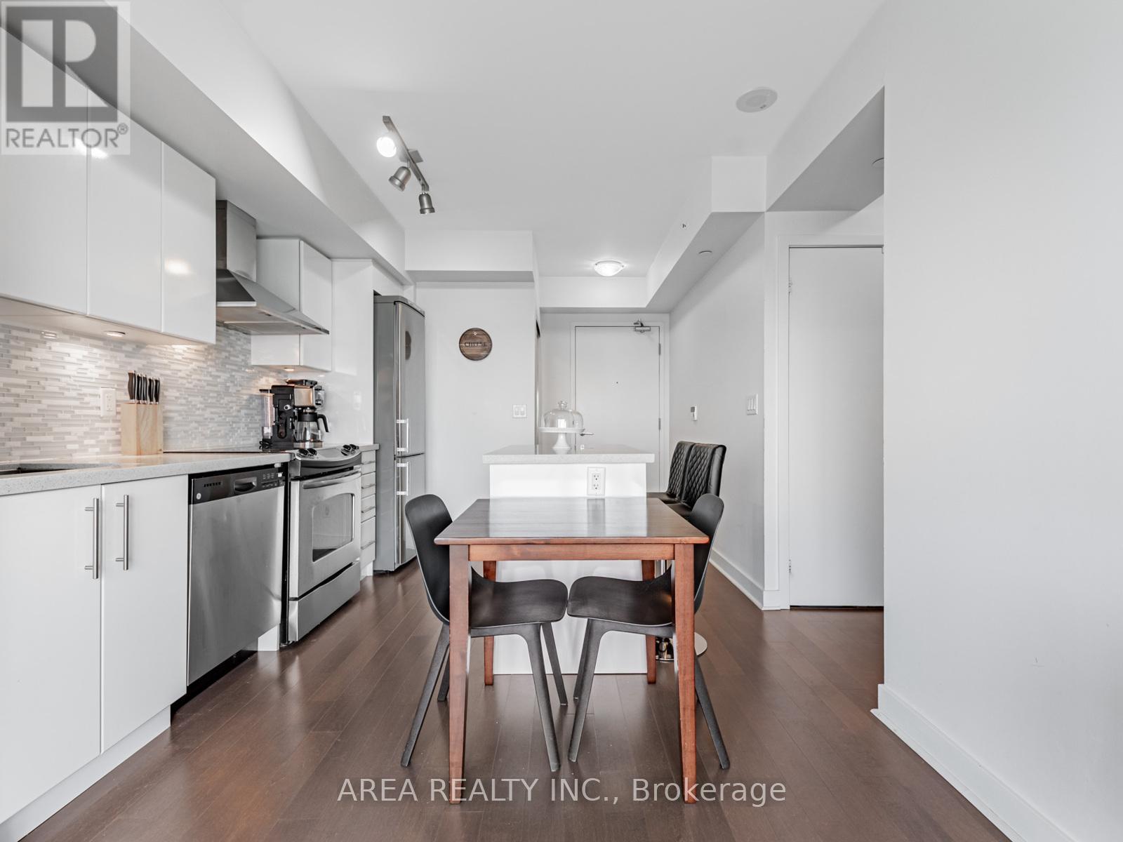 2001 - 58 Orchard View Boulevard, Toronto, ON - Indoor Photo Showing Kitchen With Upgraded Kitchen