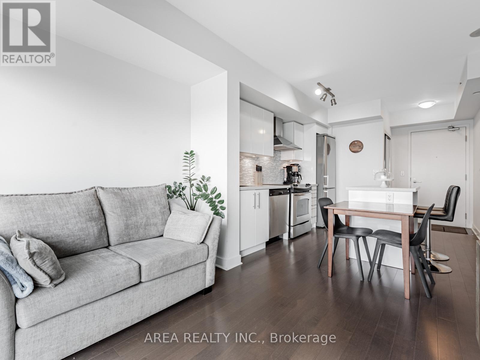 2001 - 58 Orchard View Boulevard, Toronto, ON - Indoor