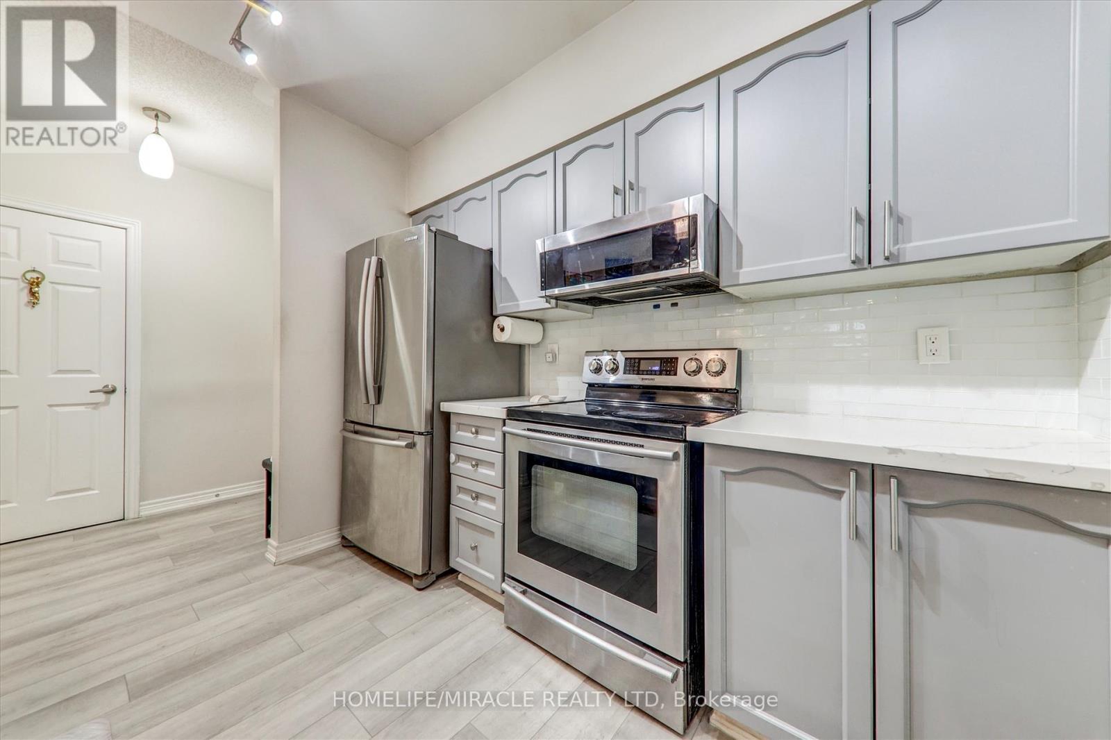 106 - 7340 Markham Road, Markham, ON - Indoor Photo Showing Kitchen