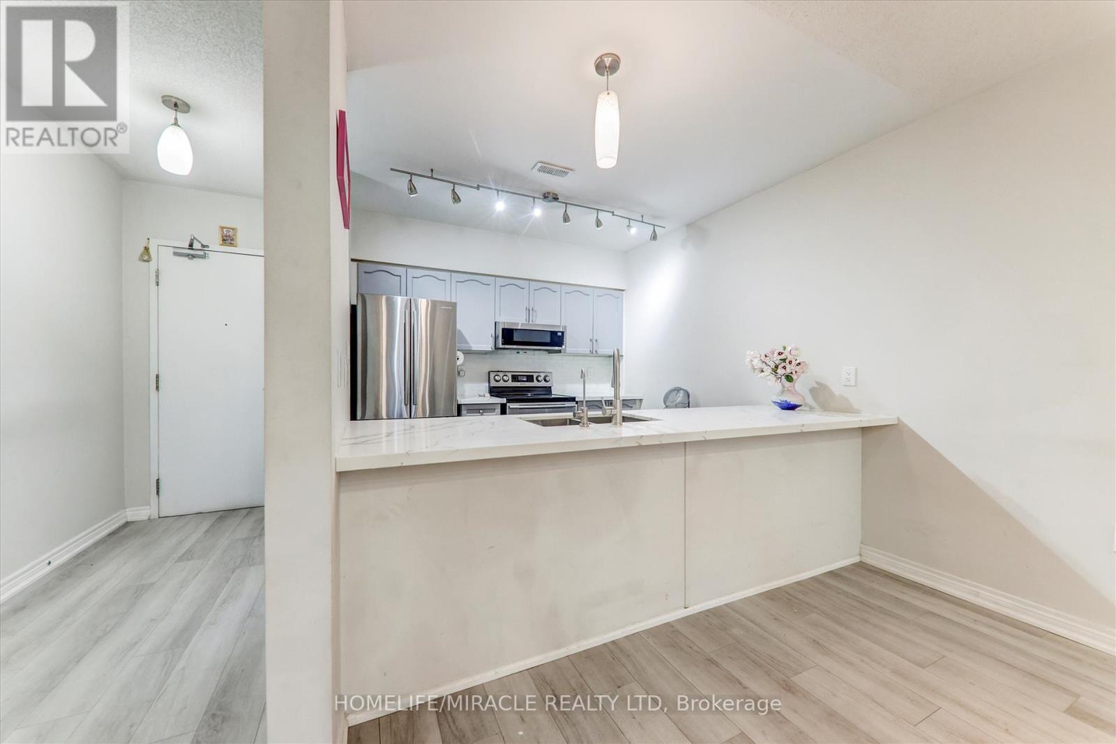 106 - 7340 Markham Road, Markham, ON - Indoor Photo Showing Kitchen