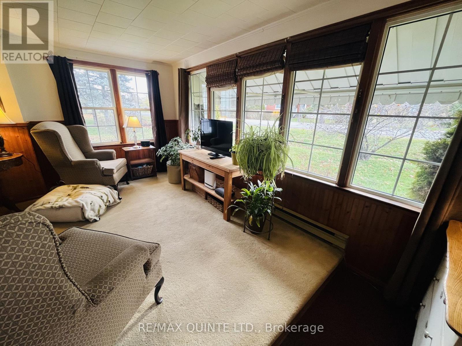 369 Casey Road, Belleville (Thurlow Ward), ON - Indoor Photo Showing Living Room