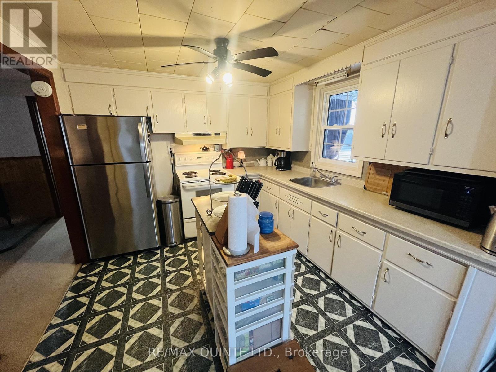 369 Casey Road, Belleville (Thurlow Ward), ON - Indoor Photo Showing Kitchen