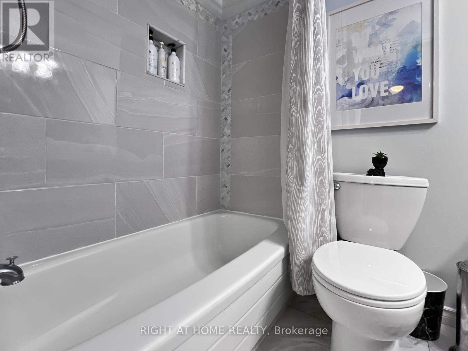 223 - 175 Haig Road, Belleville (Belleville Ward), ON - Indoor Photo Showing Bathroom