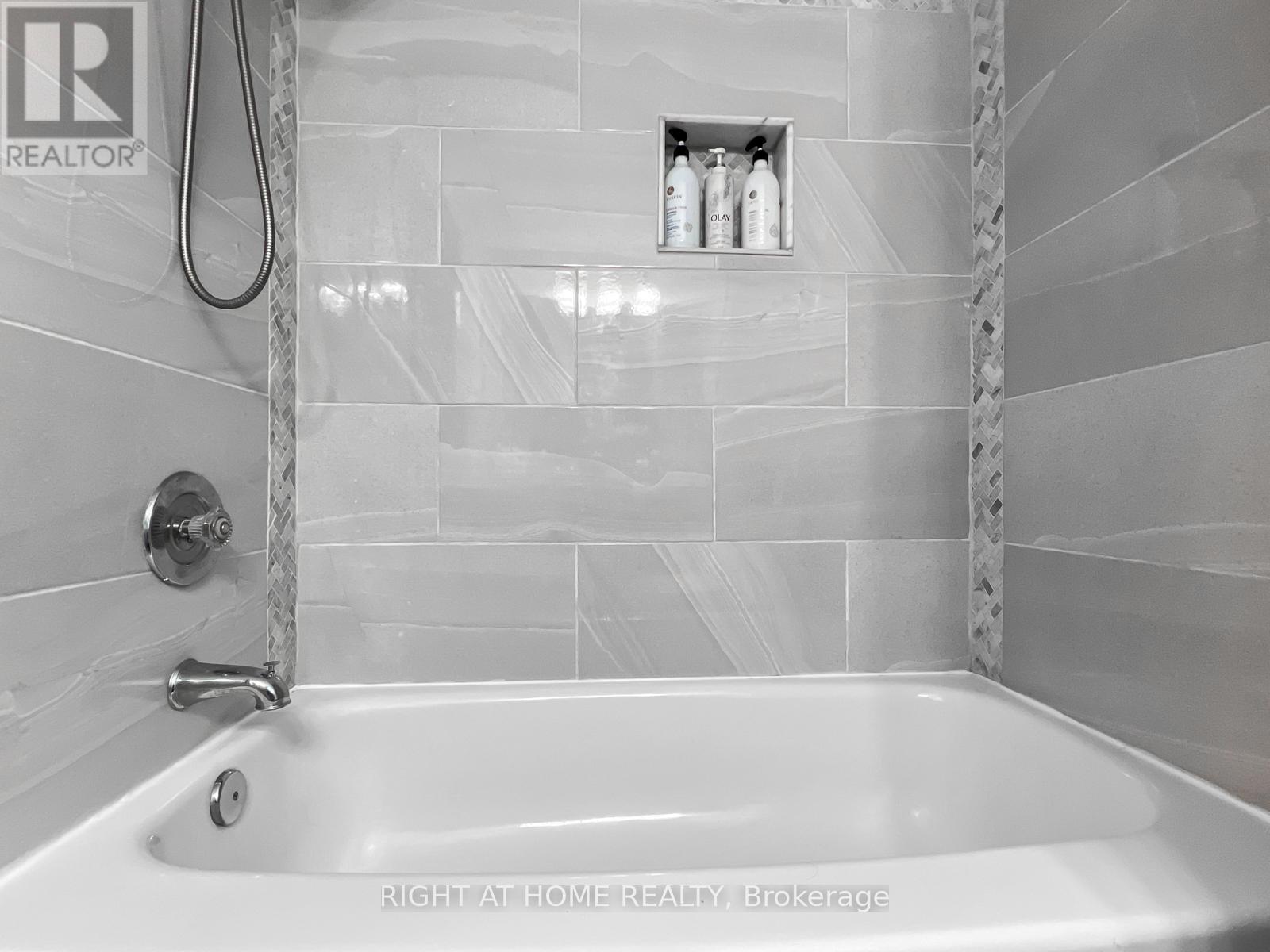 223 - 175 Haig Road, Belleville (Belleville Ward), ON - Indoor Photo Showing Bathroom