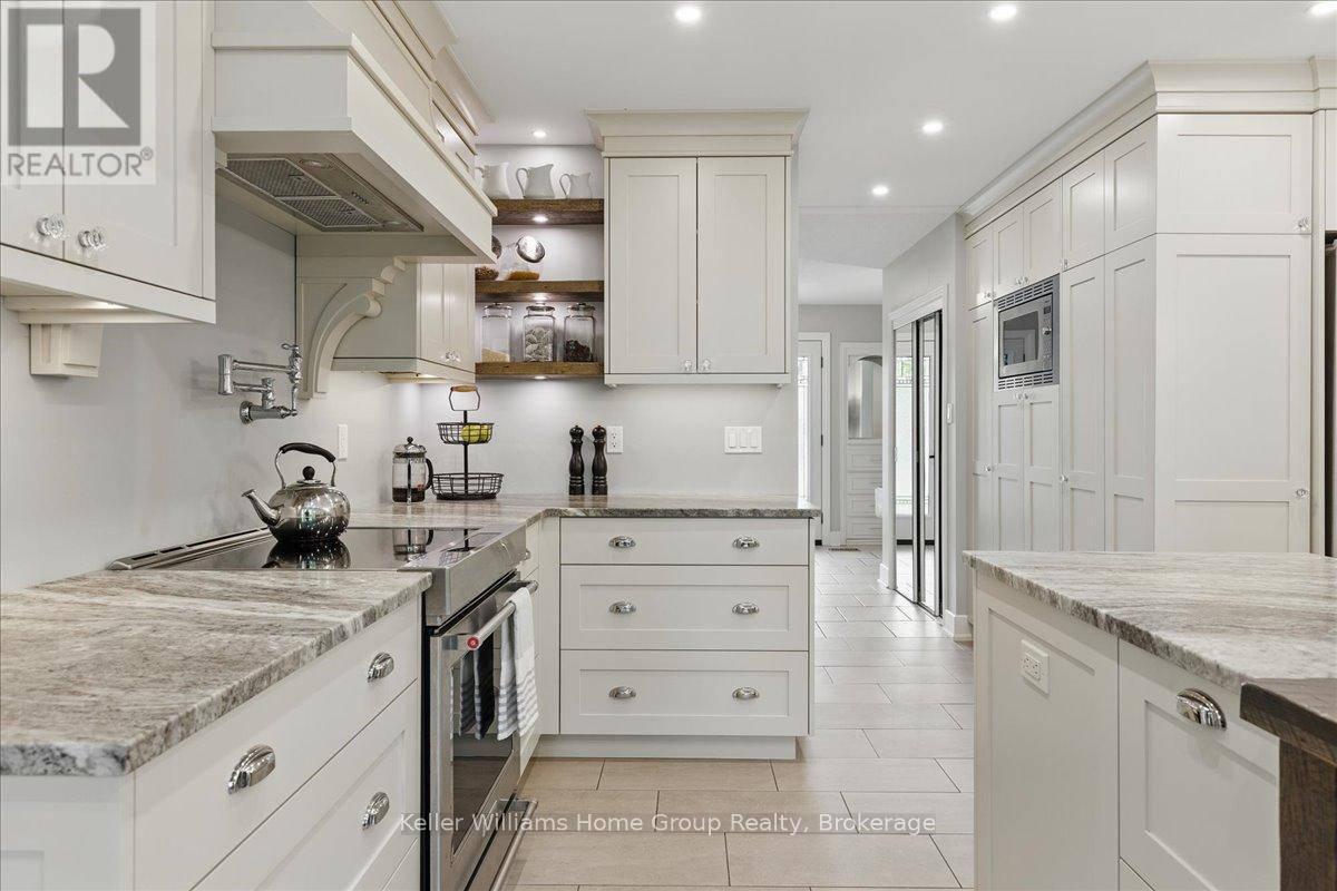 348 Old Stone Road, Waterloo, ON - Indoor Photo Showing Kitchen With Upgraded Kitchen
