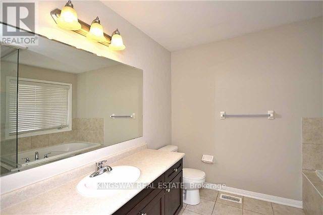 424 Zuest Crescent, Milton, ON - Indoor Photo Showing Bathroom