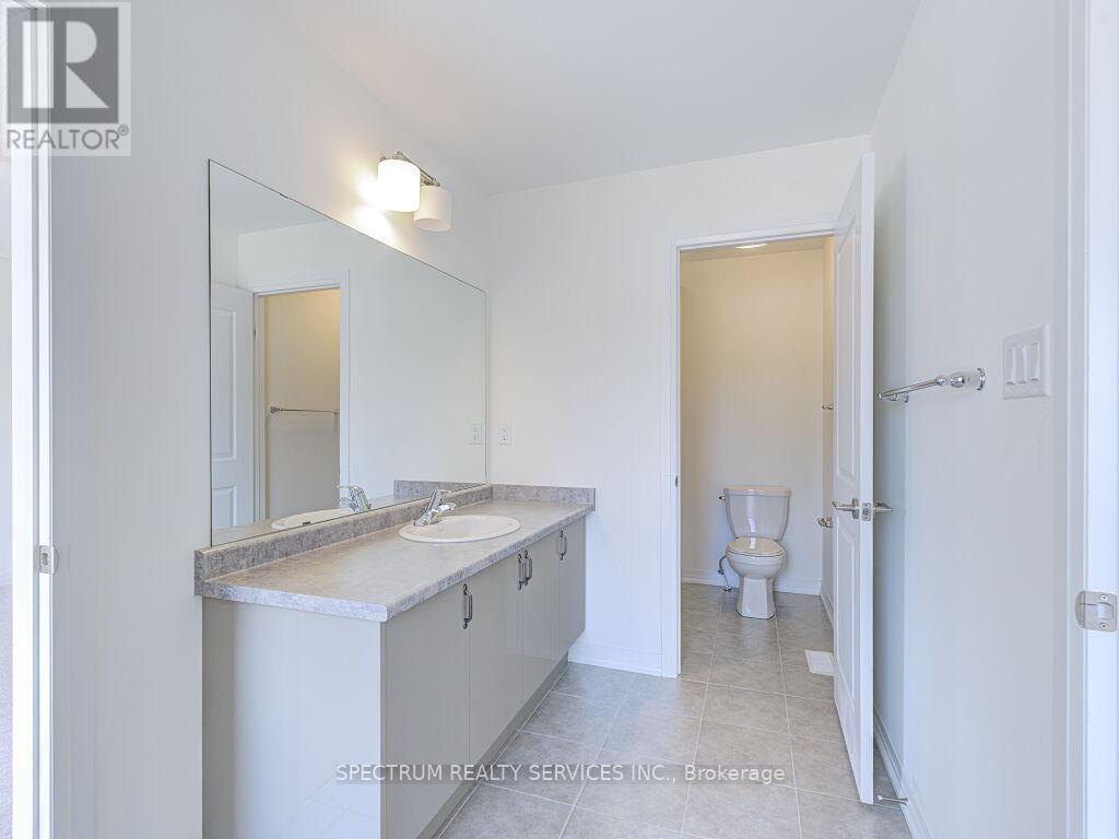 44 Dennis Avenue, Brantford, ON - Indoor Photo Showing Bathroom