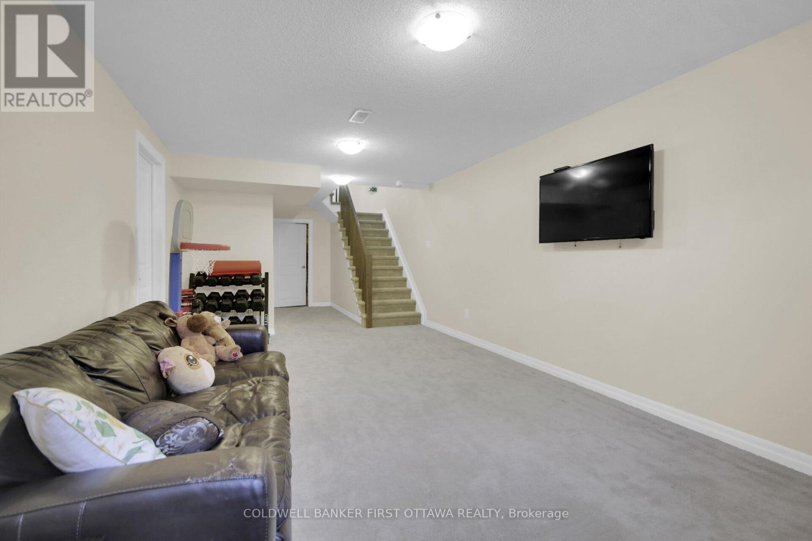 168 Hawkshaw Crescent, Ottawa, ON - Indoor