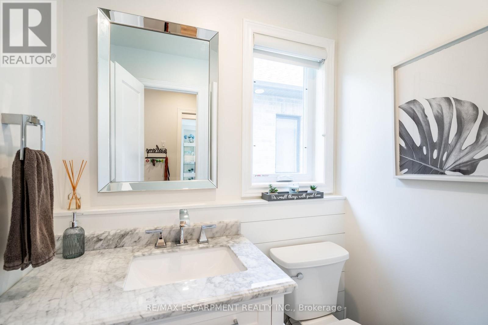 16 Whiting Drive, Brant, ON - Indoor Photo Showing Bathroom
