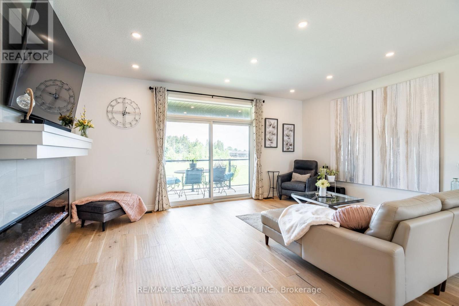 16 Whiting Drive, Brant, ON - Indoor Photo Showing Living Room With Fireplace