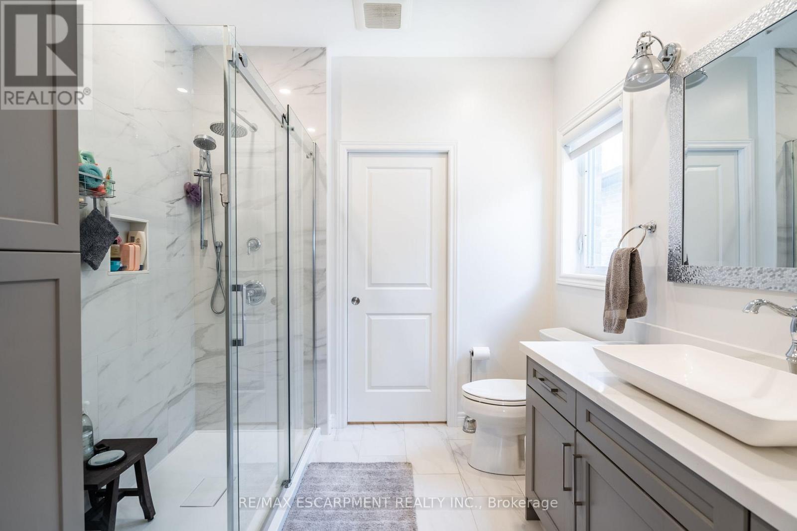 16 Whiting Drive, Brant, ON - Indoor Photo Showing Bathroom