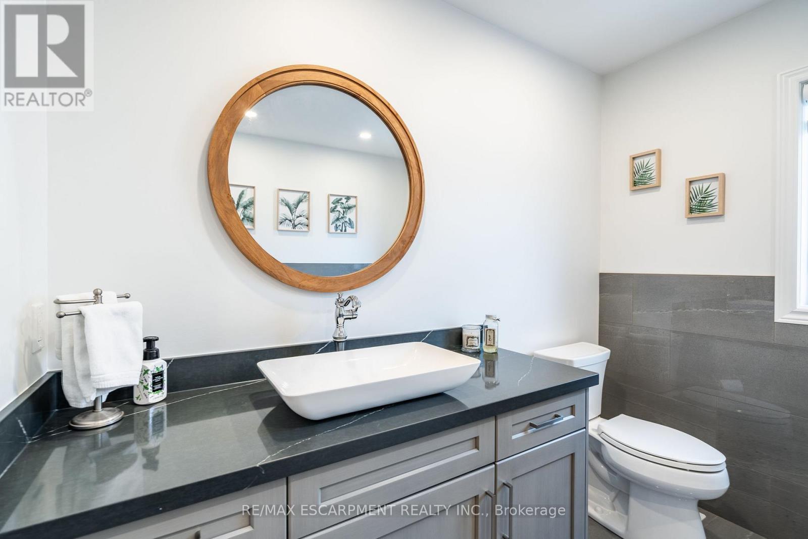 16 Whiting Drive, Brant, ON - Indoor Photo Showing Bathroom