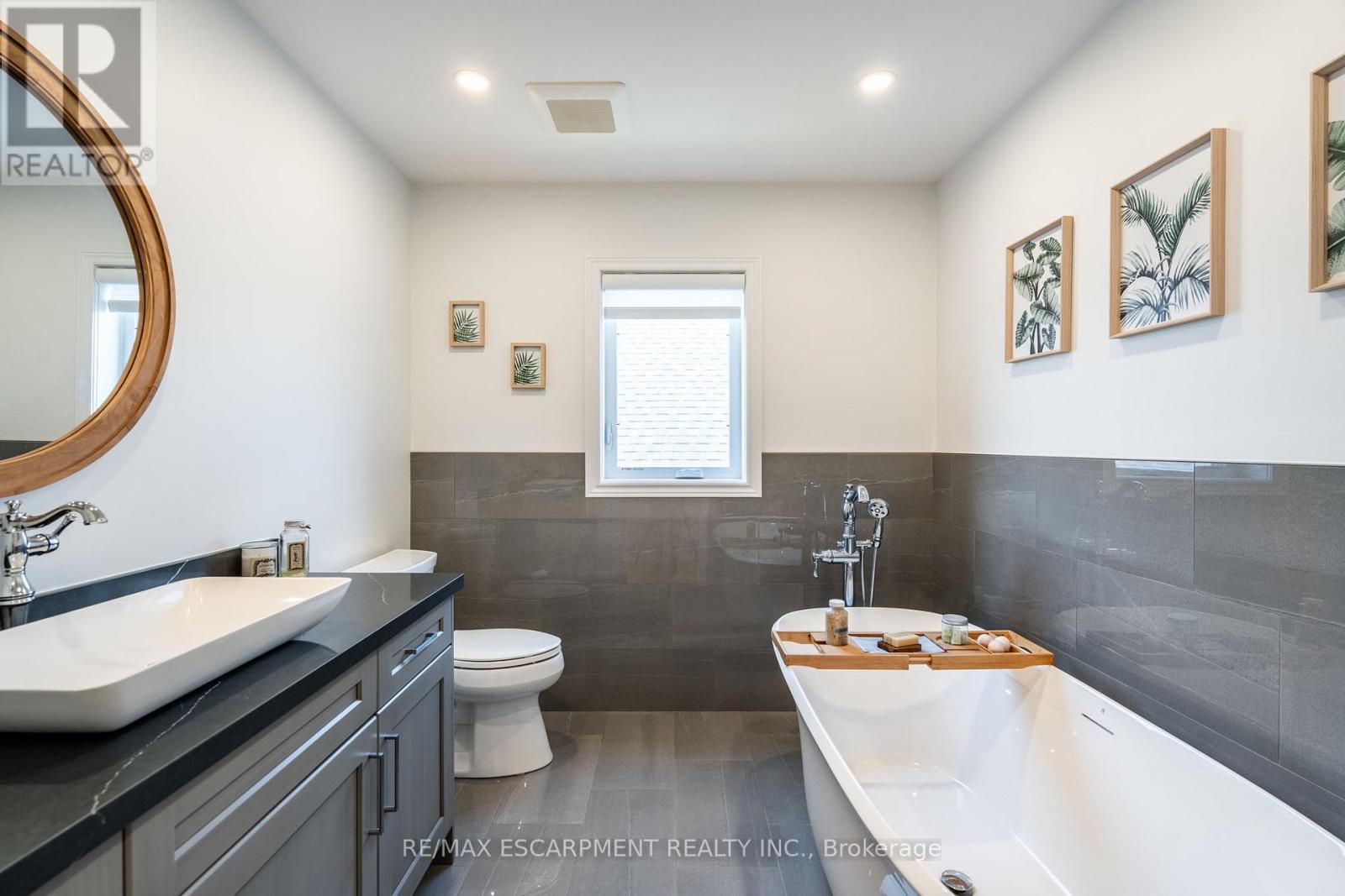 16 Whiting Drive, Brant, ON - Indoor Photo Showing Bathroom