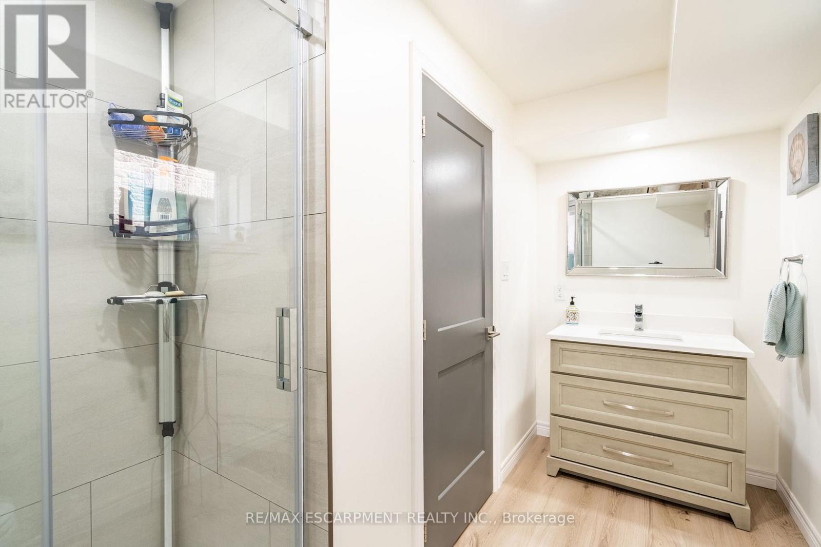 16 Whiting Drive, Brant, ON - Indoor Photo Showing Bathroom