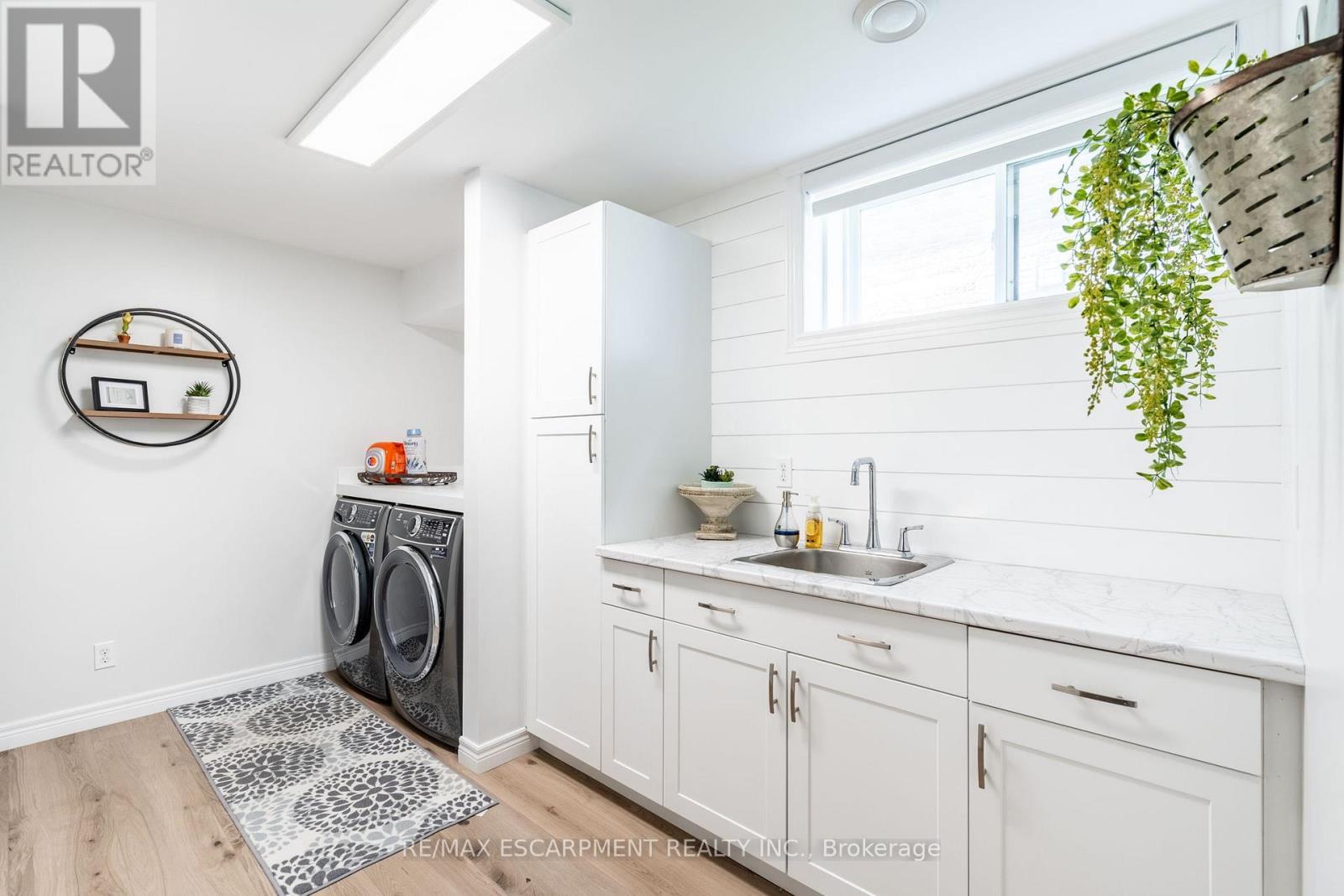 16 Whiting Drive, Brant, ON - Indoor Photo Showing Laundry Room