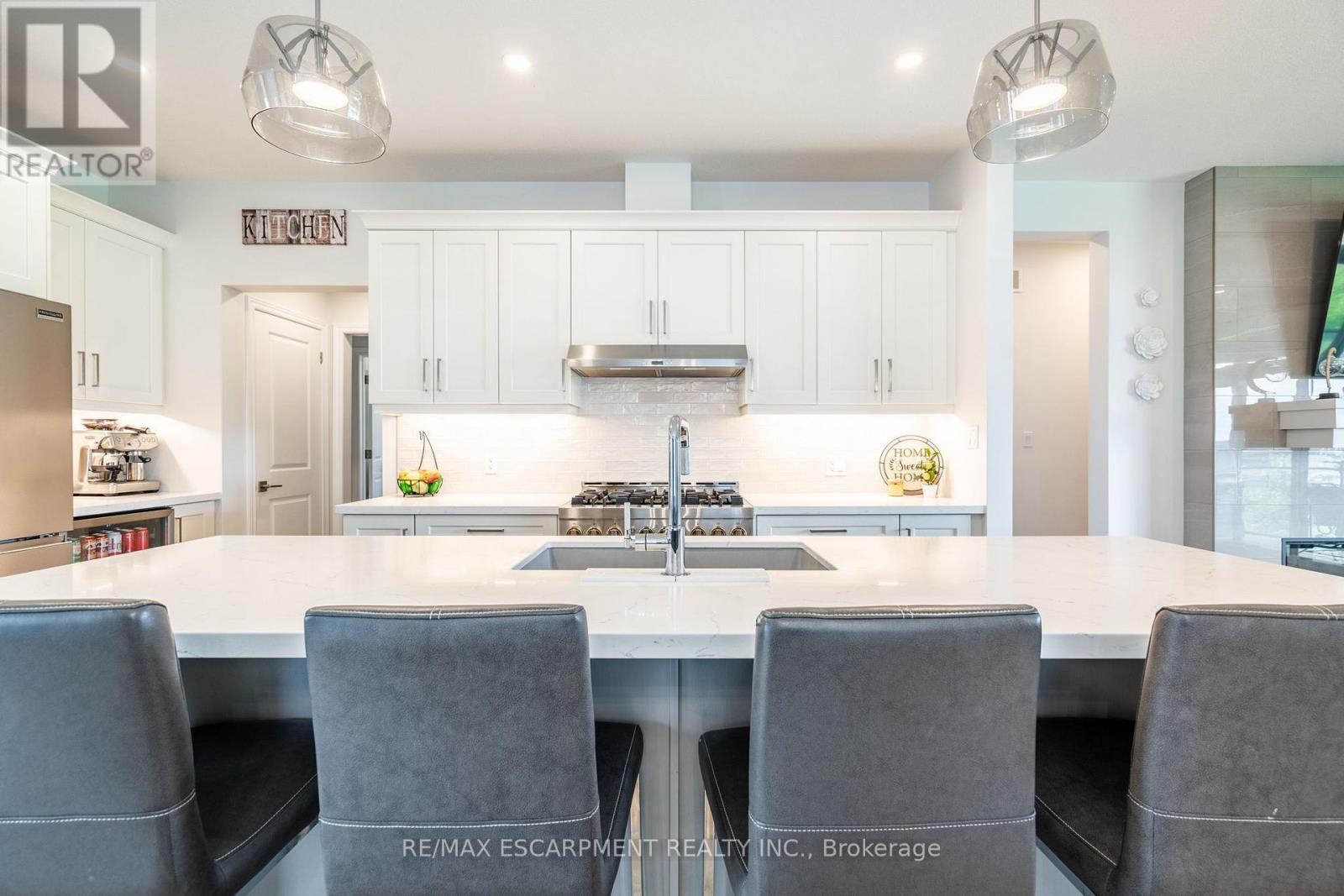 16 Whiting Drive, Brant, ON - Indoor Photo Showing Kitchen With Upgraded Kitchen