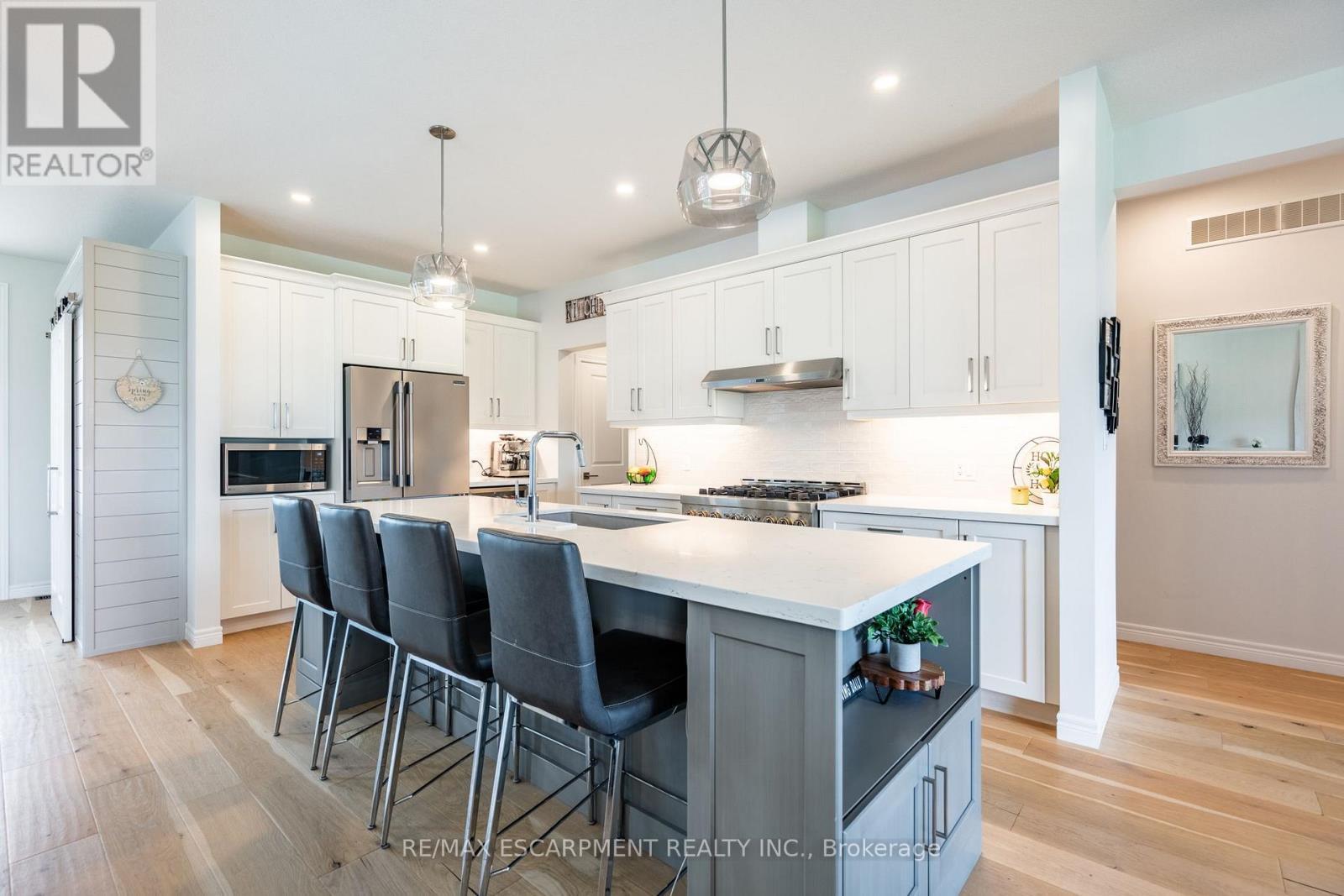 16 Whiting Drive, Brant, ON - Indoor Photo Showing Kitchen With Upgraded Kitchen