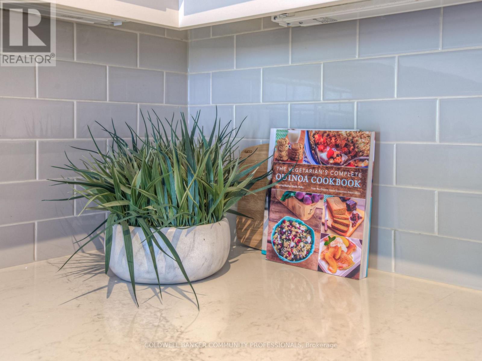 38 - 215 Dundas Street E, Hamilton, ON - Indoor