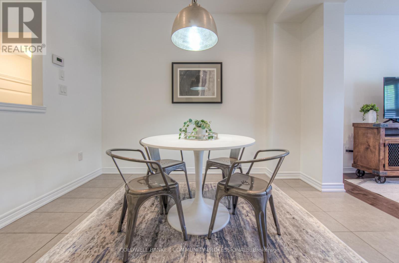 38 - 215 Dundas Street E, Hamilton, ON - Indoor Photo Showing Dining Room