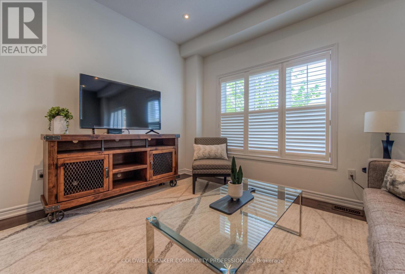 38 - 215 Dundas Street E, Hamilton, ON - Indoor