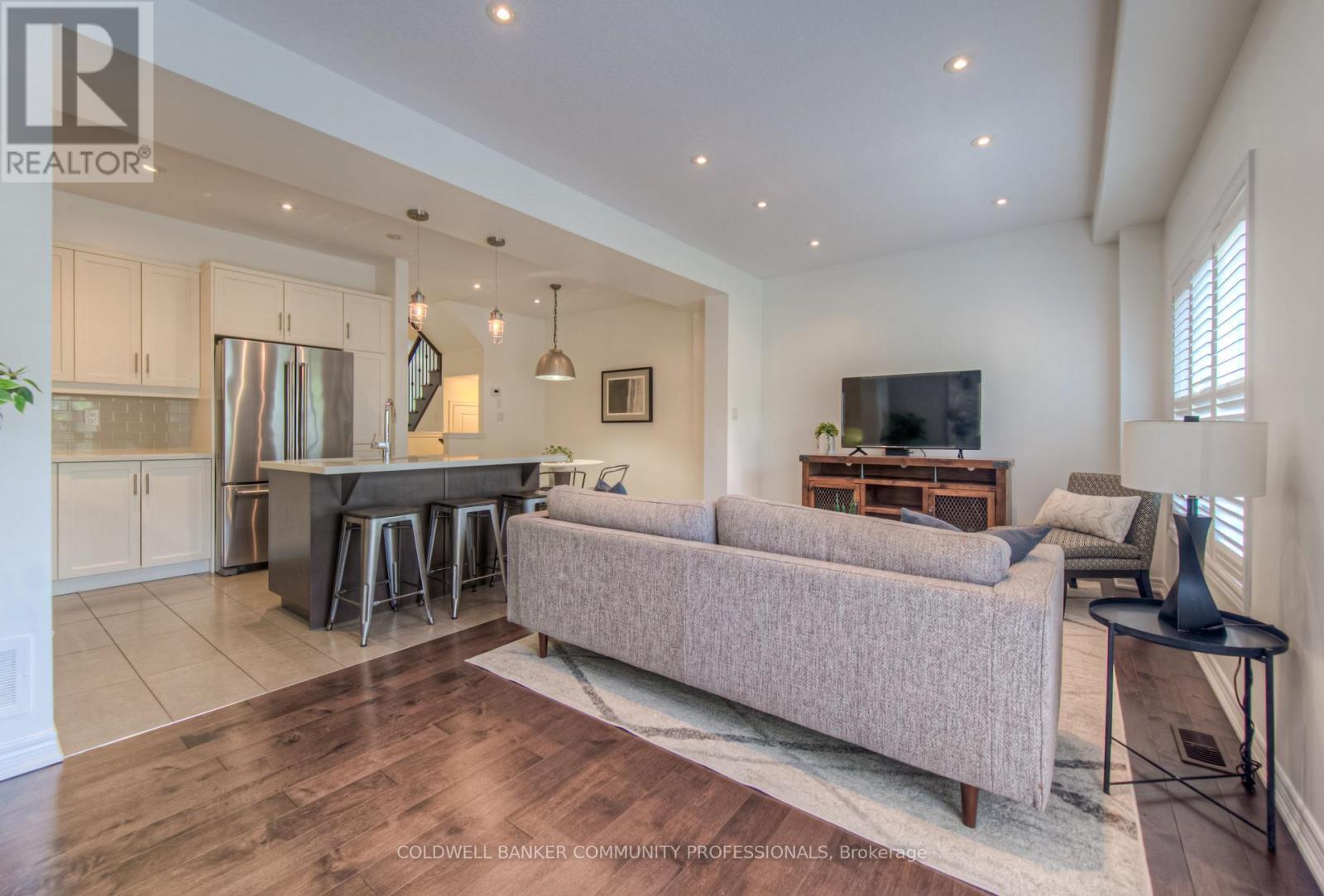 38 - 215 Dundas Street E, Hamilton, ON - Indoor Photo Showing Other Room