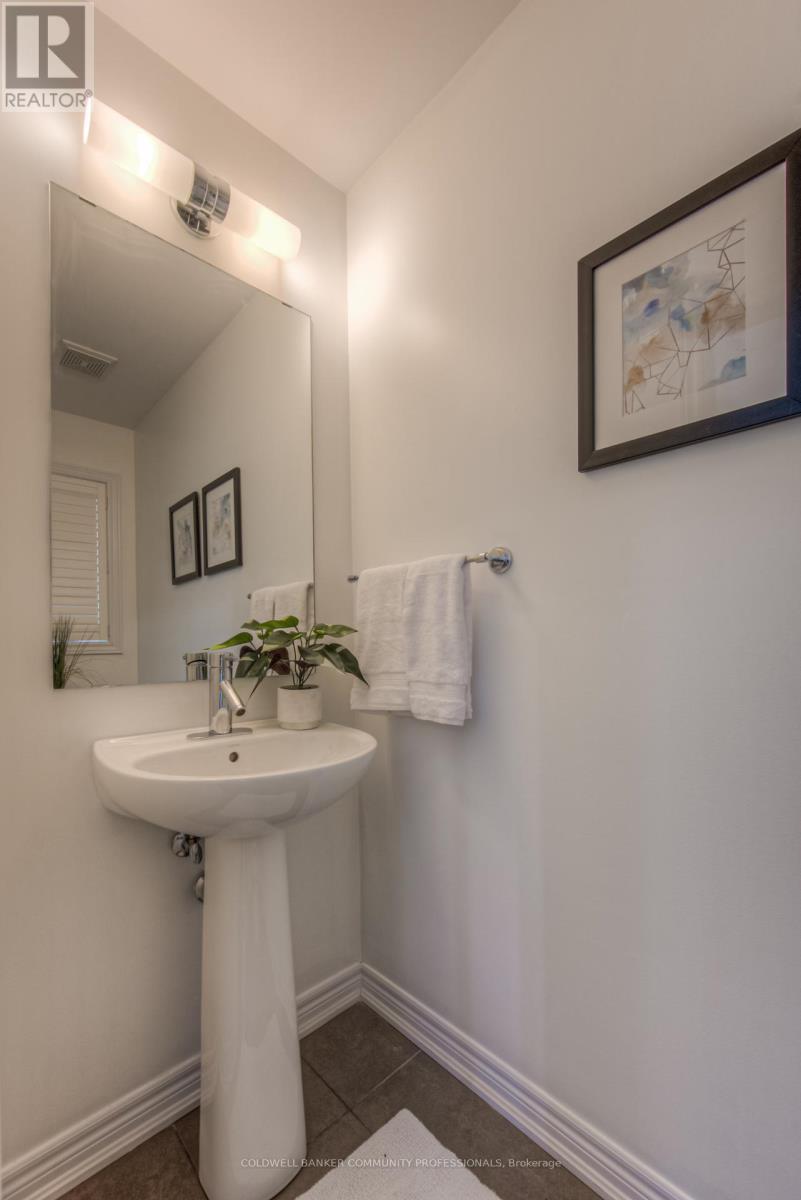 38 - 215 Dundas Street E, Hamilton, ON - Indoor Photo Showing Bathroom