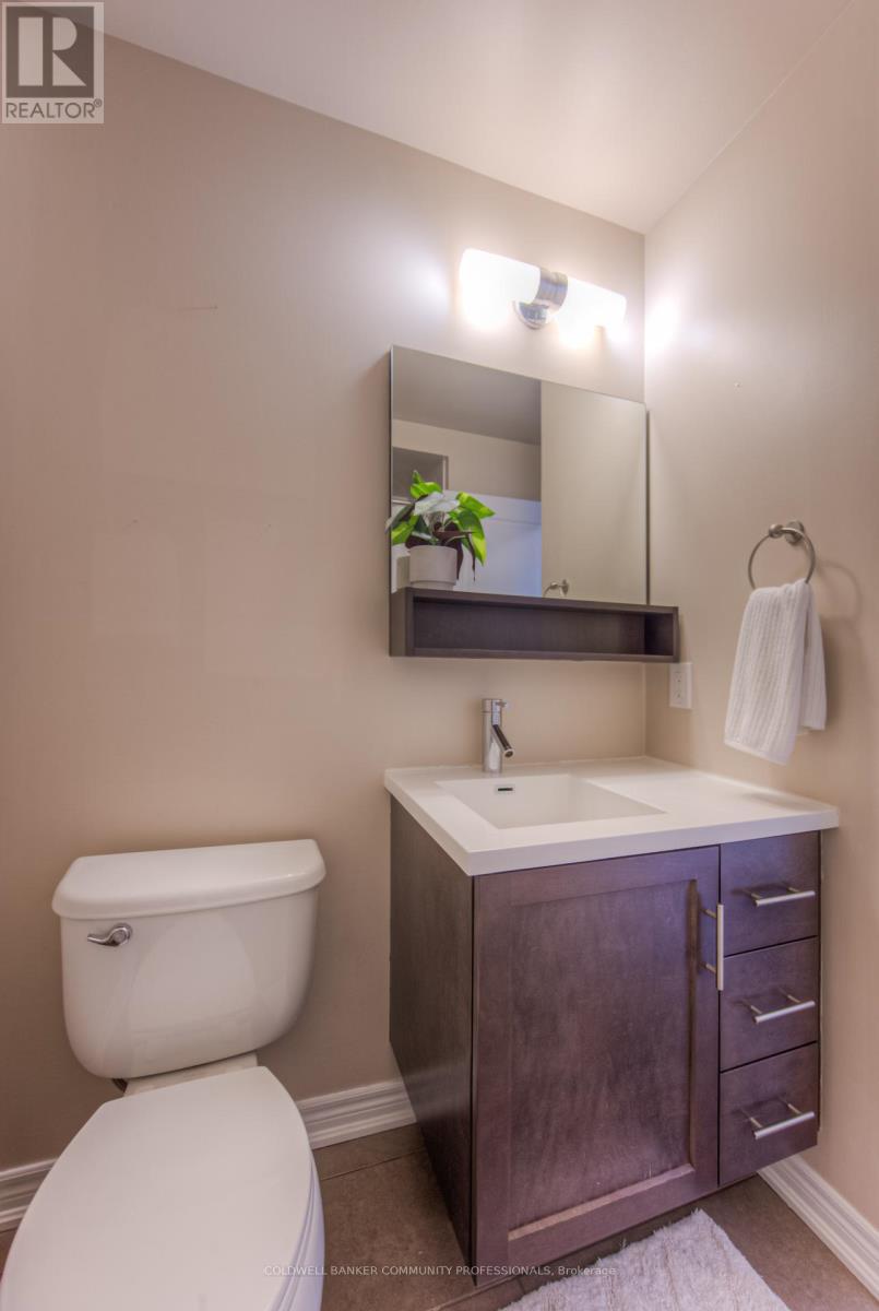 38 - 215 Dundas Street E, Hamilton, ON - Indoor Photo Showing Bathroom