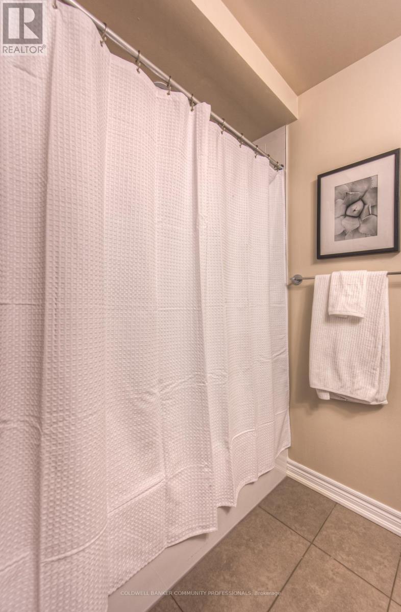 38 - 215 Dundas Street E, Hamilton, ON - Indoor Photo Showing Bathroom