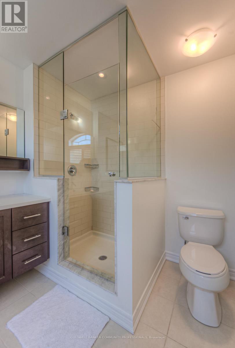 38 - 215 Dundas Street E, Hamilton, ON - Indoor Photo Showing Bathroom