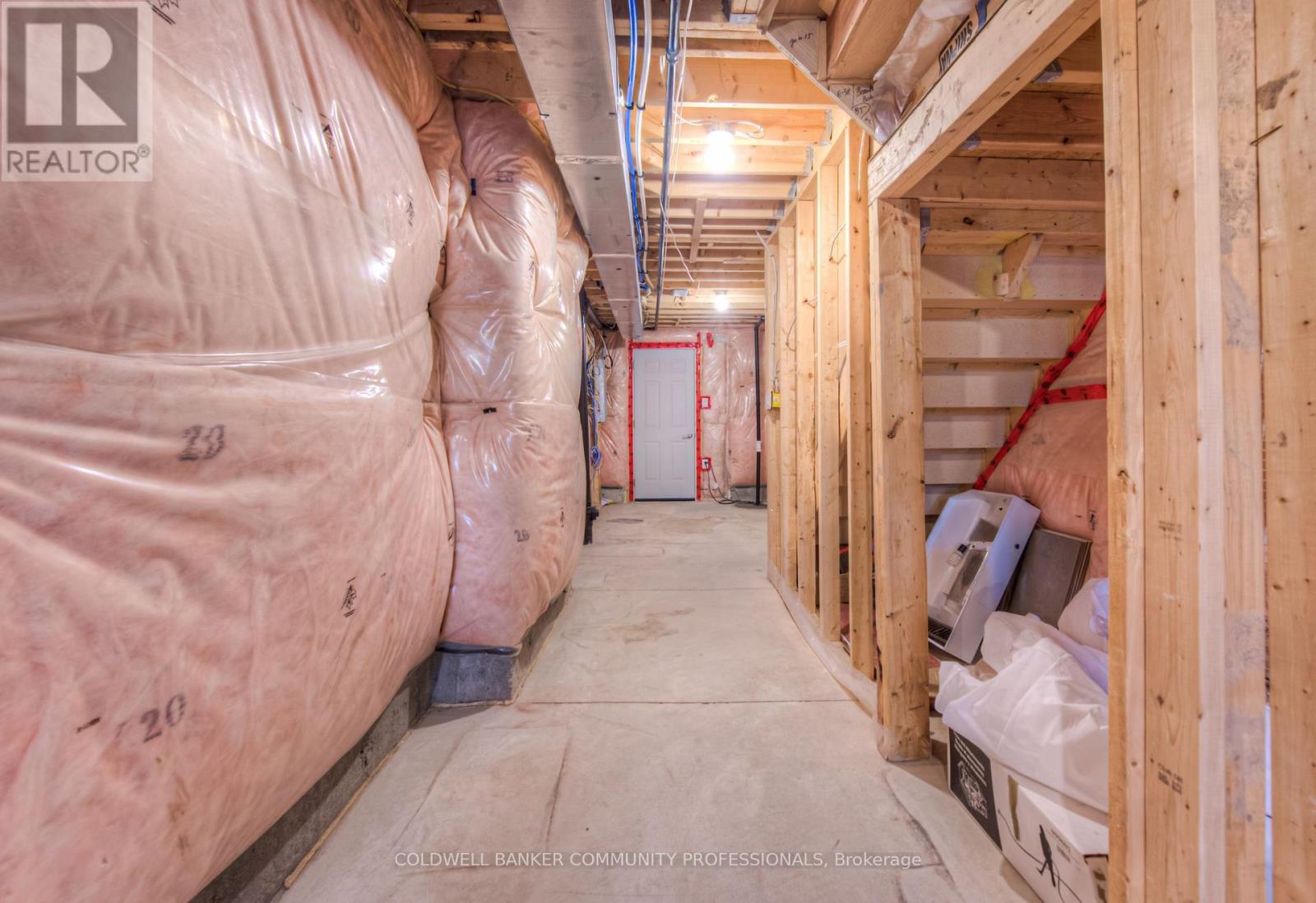 38 - 215 Dundas Street E, Hamilton, ON - Indoor Photo Showing Other Room