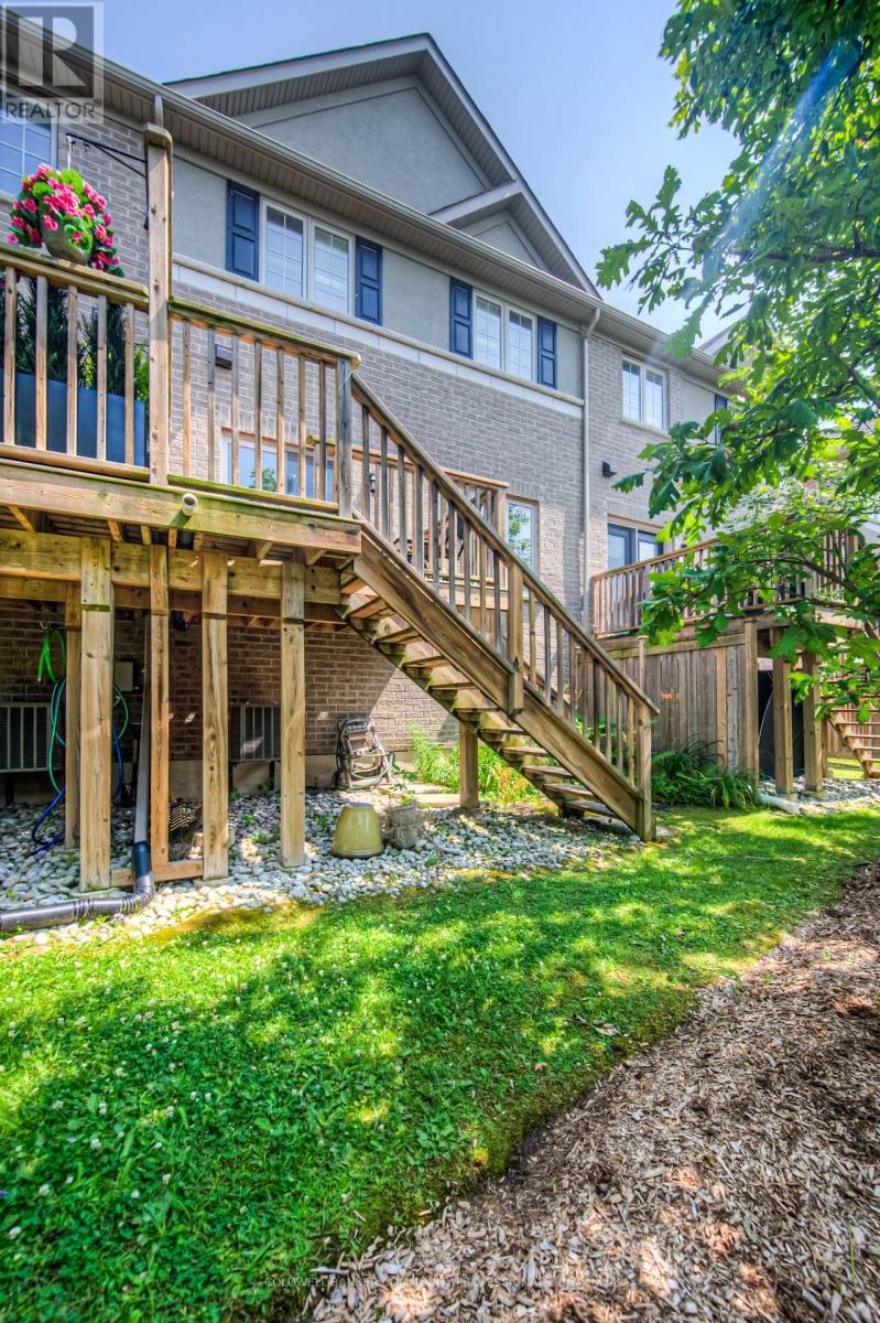 38 - 215 Dundas Street E, Hamilton, ON - Outdoor