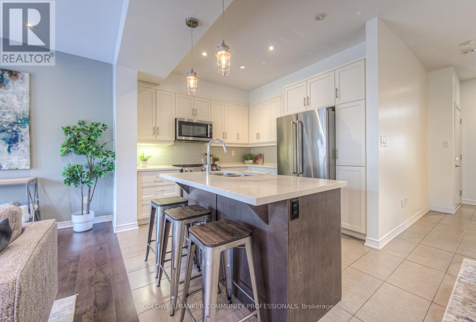 38 - 215 Dundas Street E, Hamilton, ON - Indoor Photo Showing Kitchen With Double Sink