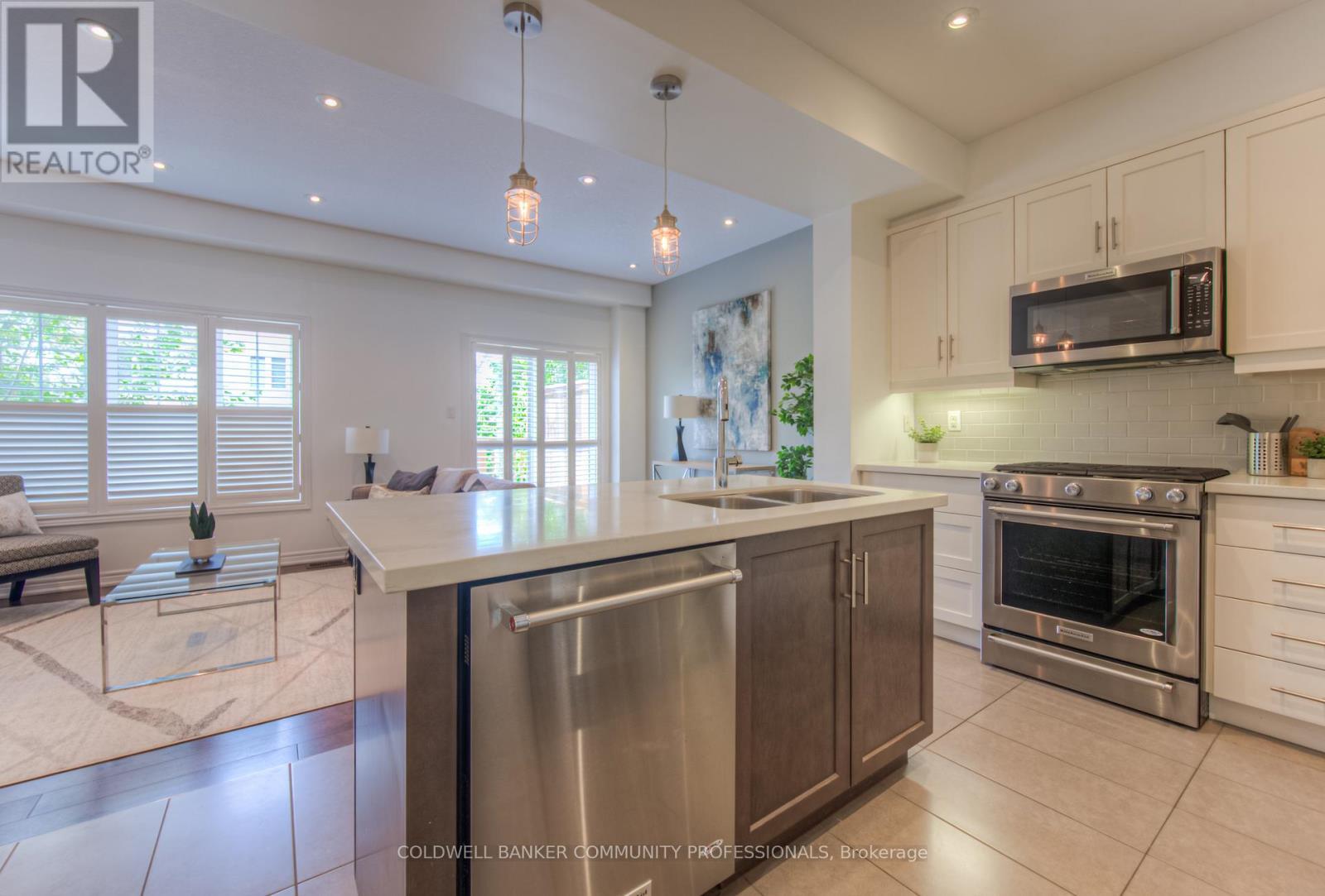 38 - 215 Dundas Street E, Hamilton, ON - Indoor Photo Showing Kitchen With Double Sink With Upgraded Kitchen
