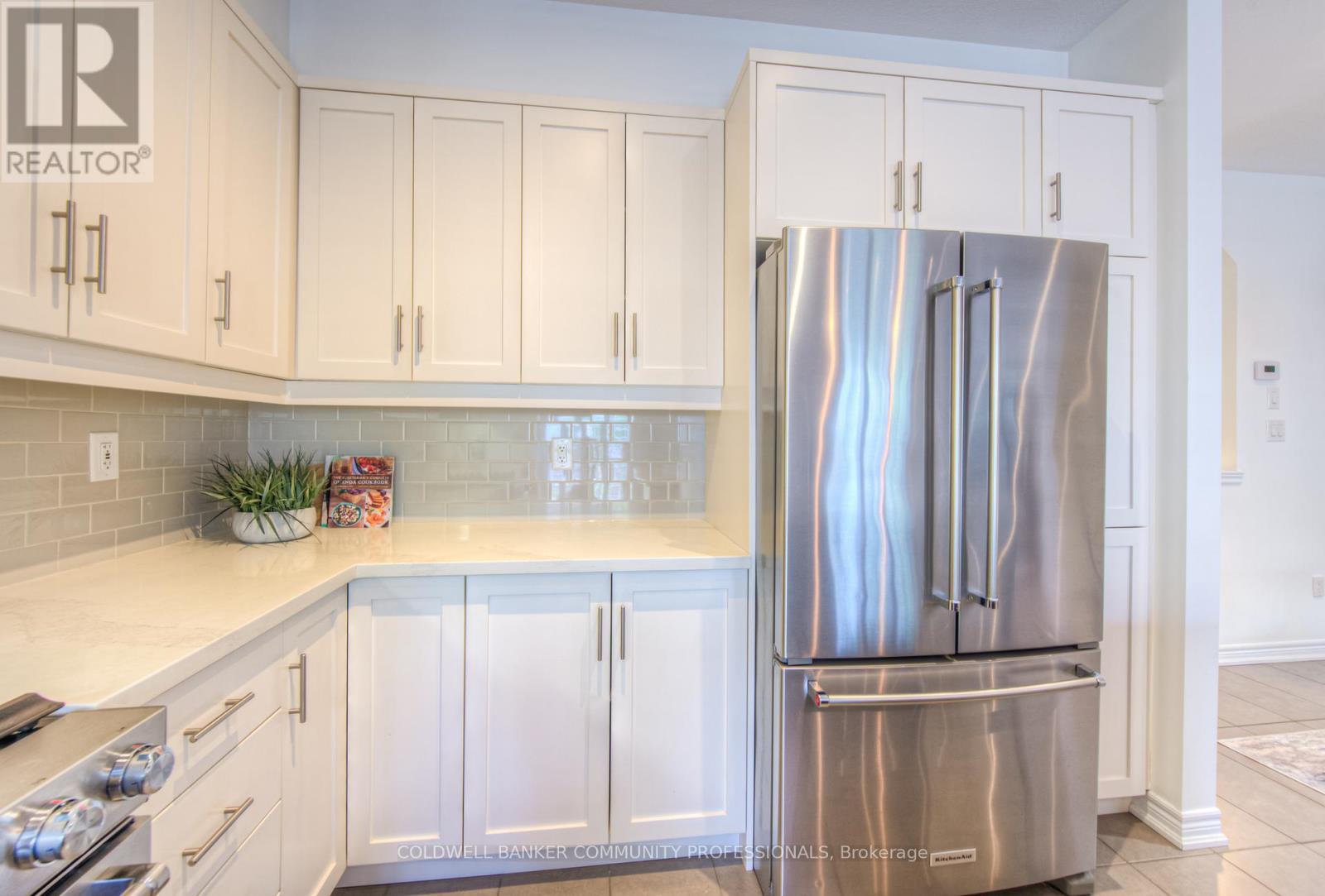 38 - 215 Dundas Street E, Hamilton, ON - Indoor Photo Showing Kitchen
