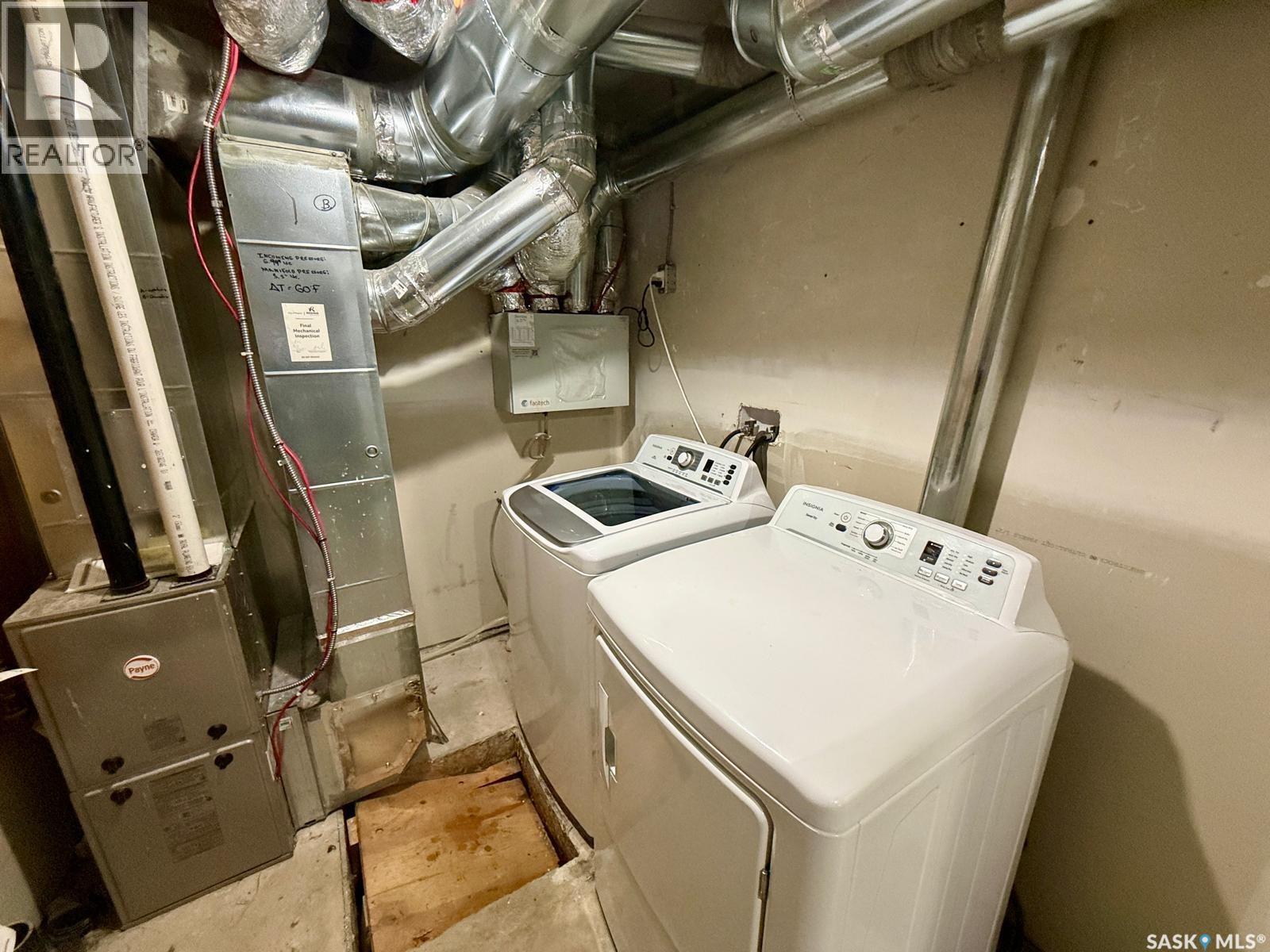 3214 Green Brook Road, Regina, SK - Indoor Photo Showing Laundry Room