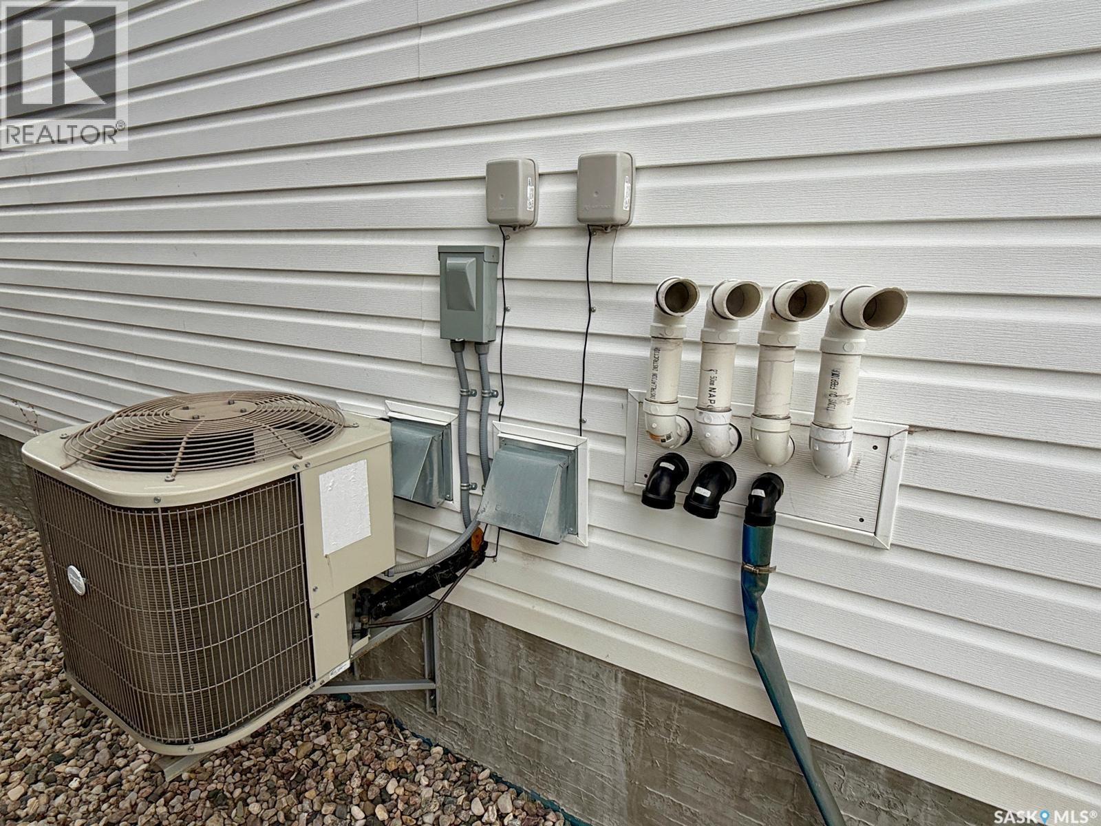 3214 Green Brook Road, Regina, SK - Outdoor