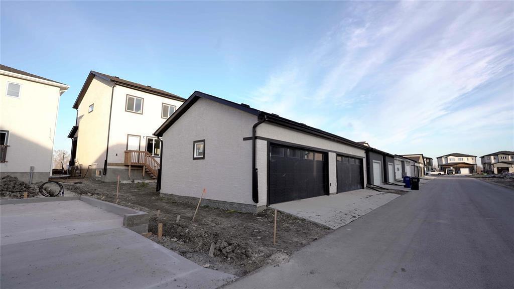 122 Meadowlands Drive, West St Paul, MB - Outdoor With Exterior