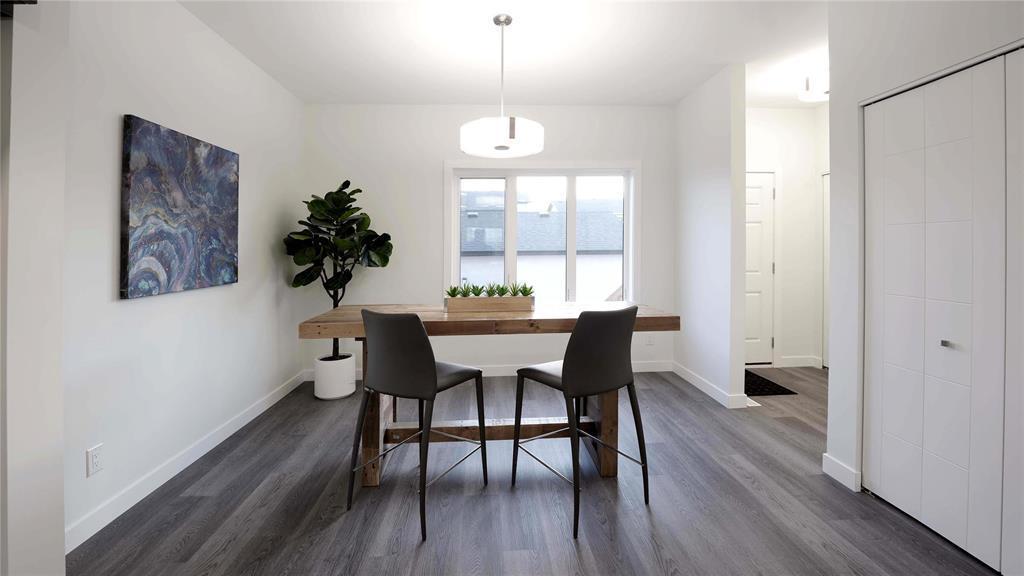 122 Meadowlands Drive, West St Paul, MB - Indoor Photo Showing Dining Room