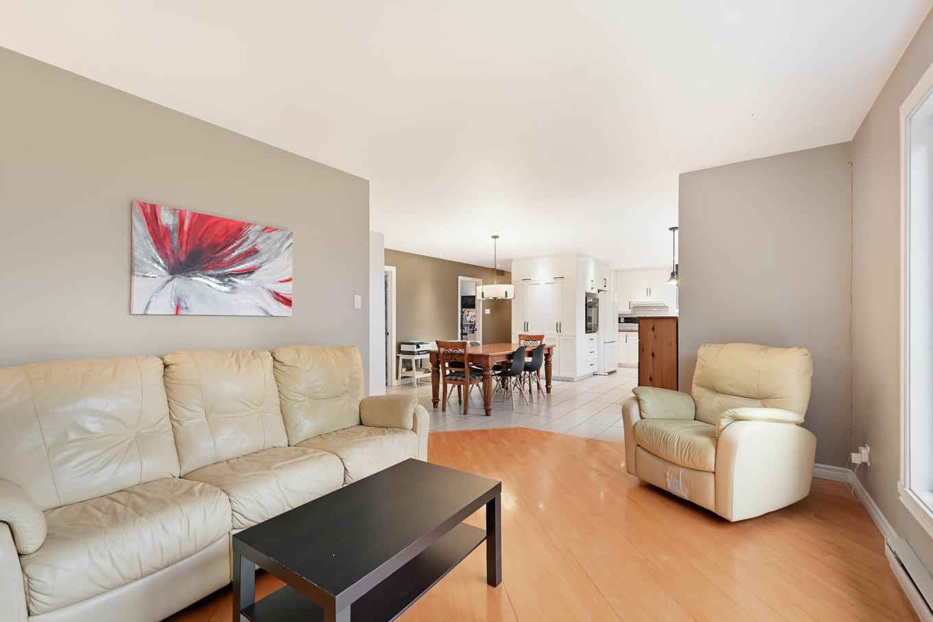Living room - 1924 94E Avenue, Saint-Blaise-Sur-Richelieu, QC - Indoor Photo Showing Living Room