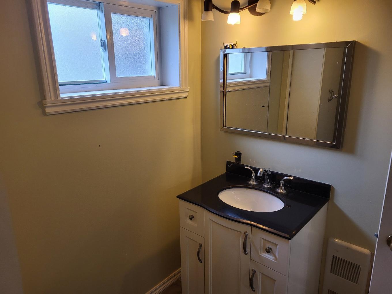 Salle de bains - 19 Rue Potvin, Saint-Jacques-Le-Mineur, QC - Indoor Photo Showing Bathroom