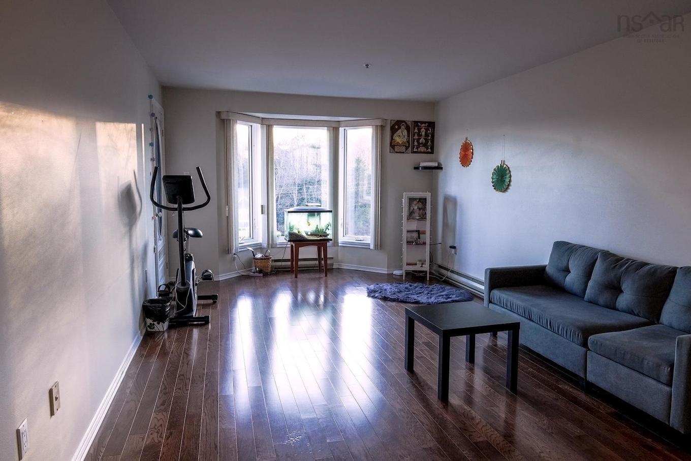 410 87 Kearney Lake Road, Halifax, NS