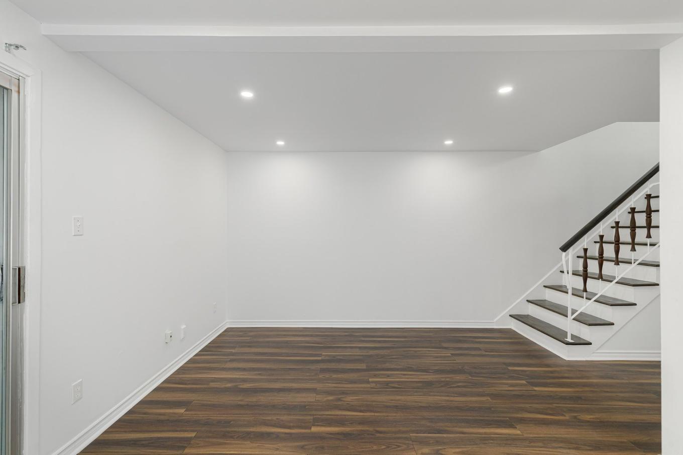 Living room - 4958 Rue Lake, Dollard-Des-Ormeaux, QC - Indoor Photo Showing Other Room