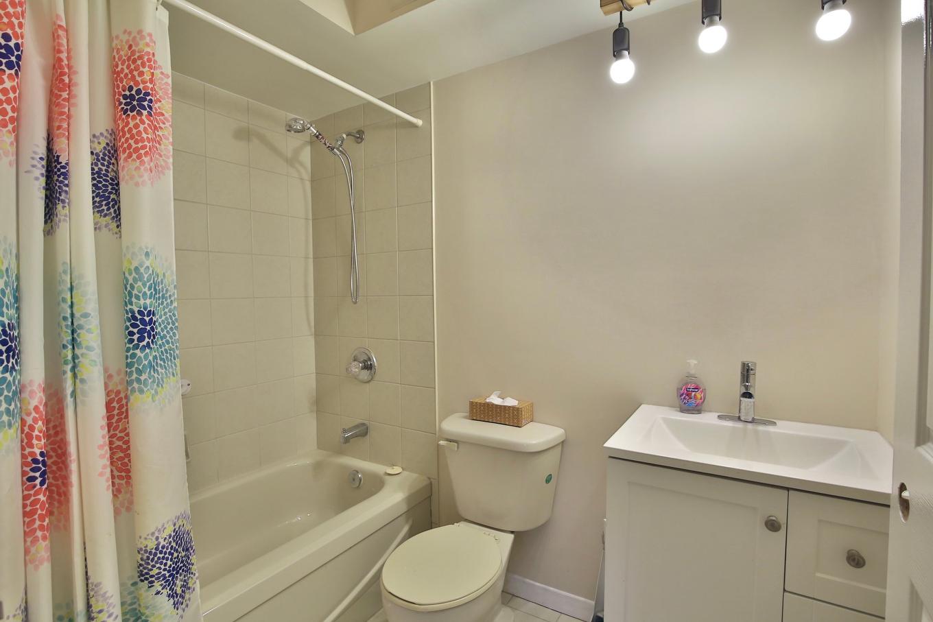 Bathroom - 22-1645 Rue Gauthier, Saint-Bruno-De-Montarville, QC - Indoor Photo Showing Bathroom