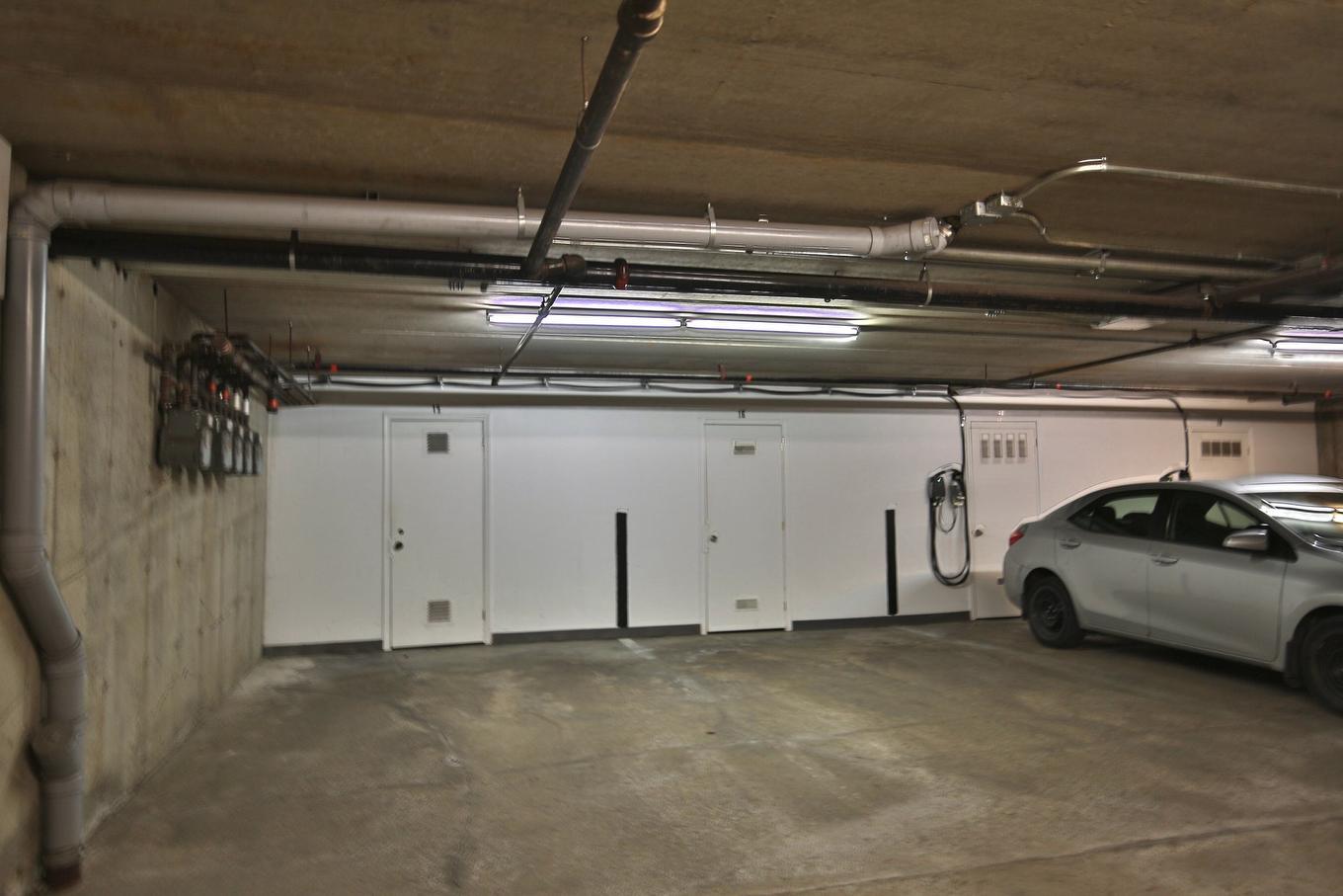 Parking - 22-1645 Rue Gauthier, Saint-Bruno-De-Montarville, QC - Indoor Photo Showing Garage