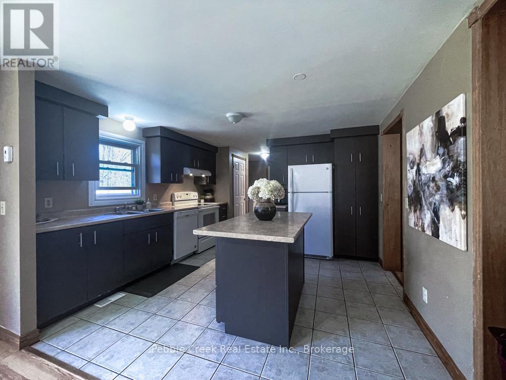 78240 Parr Line, Central Huron (Goderich), ON - Indoor Photo Showing Kitchen With Double Sink