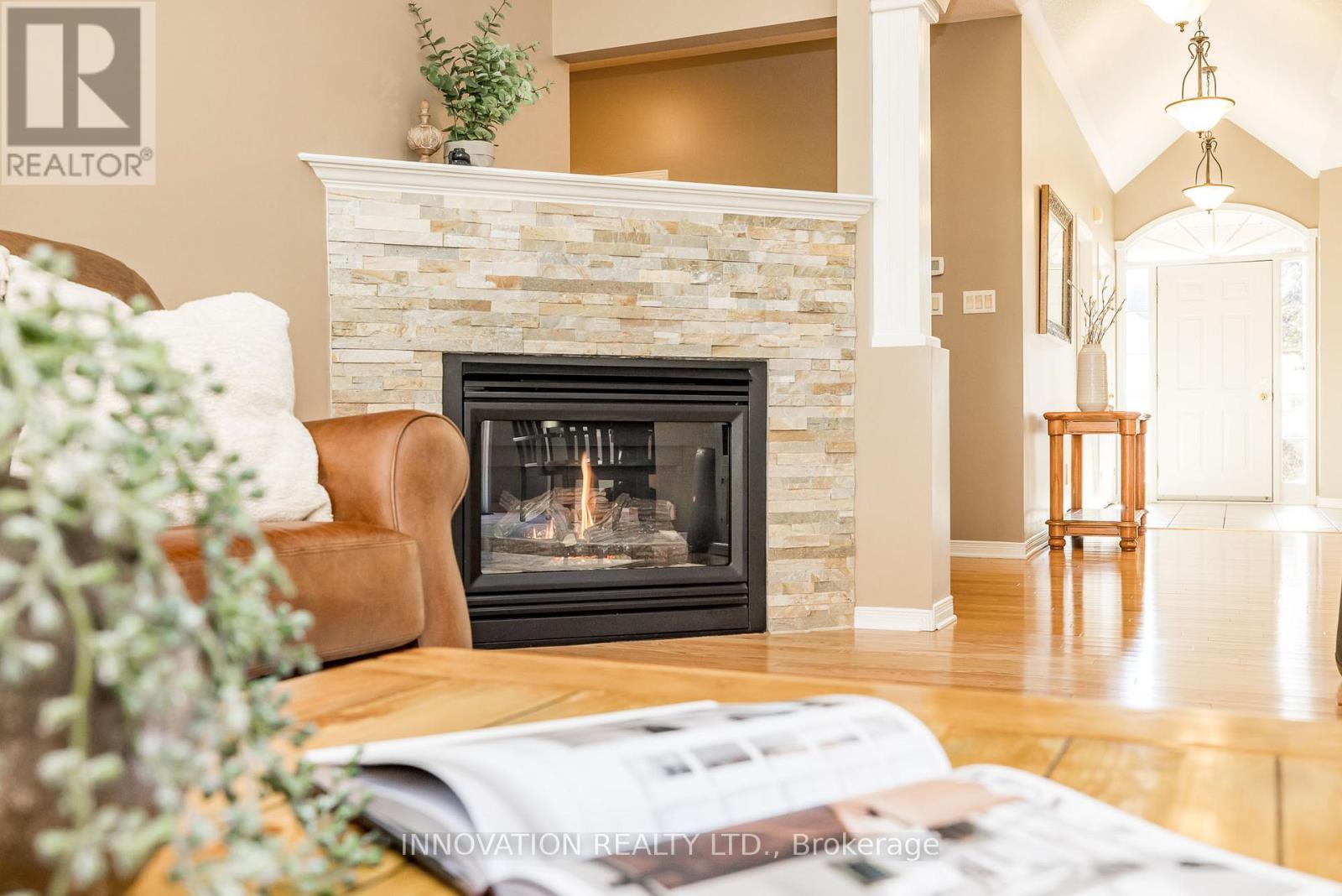 25 Kyle Avenue, Ottawa, ON - Indoor Photo Showing Living Room With Fireplace