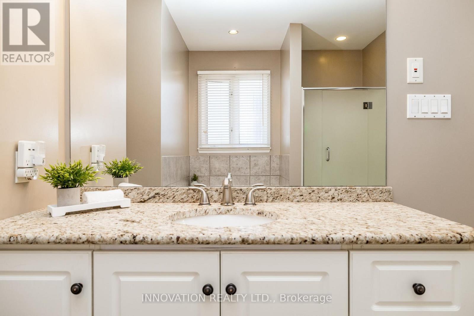 25 Kyle Avenue, Ottawa, ON - Indoor Photo Showing Bathroom