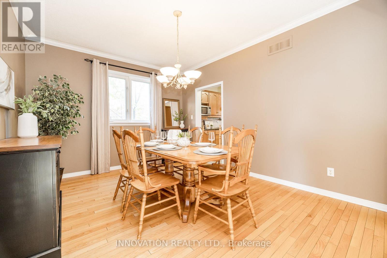 Large dining room for entertaining - 25 Kyle Avenue, Ottawa, ON - Indoor Photo Showing Dining Room