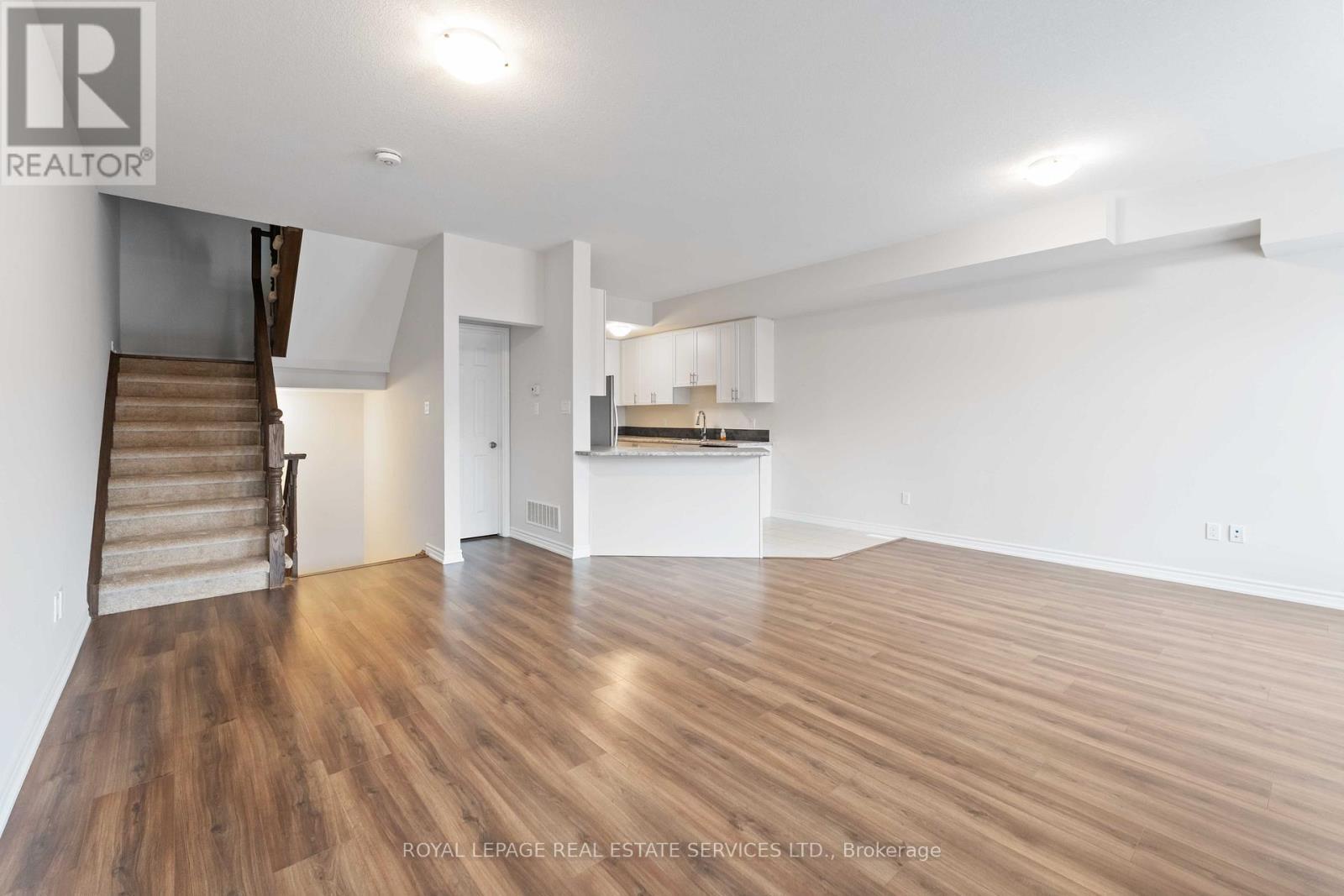 27 - 219 Dundas Street E, Hamilton, ON - Indoor